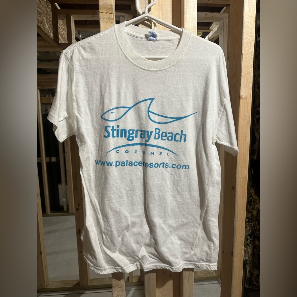 String Ray Beach Palace Resorts White Mens Medium good condition